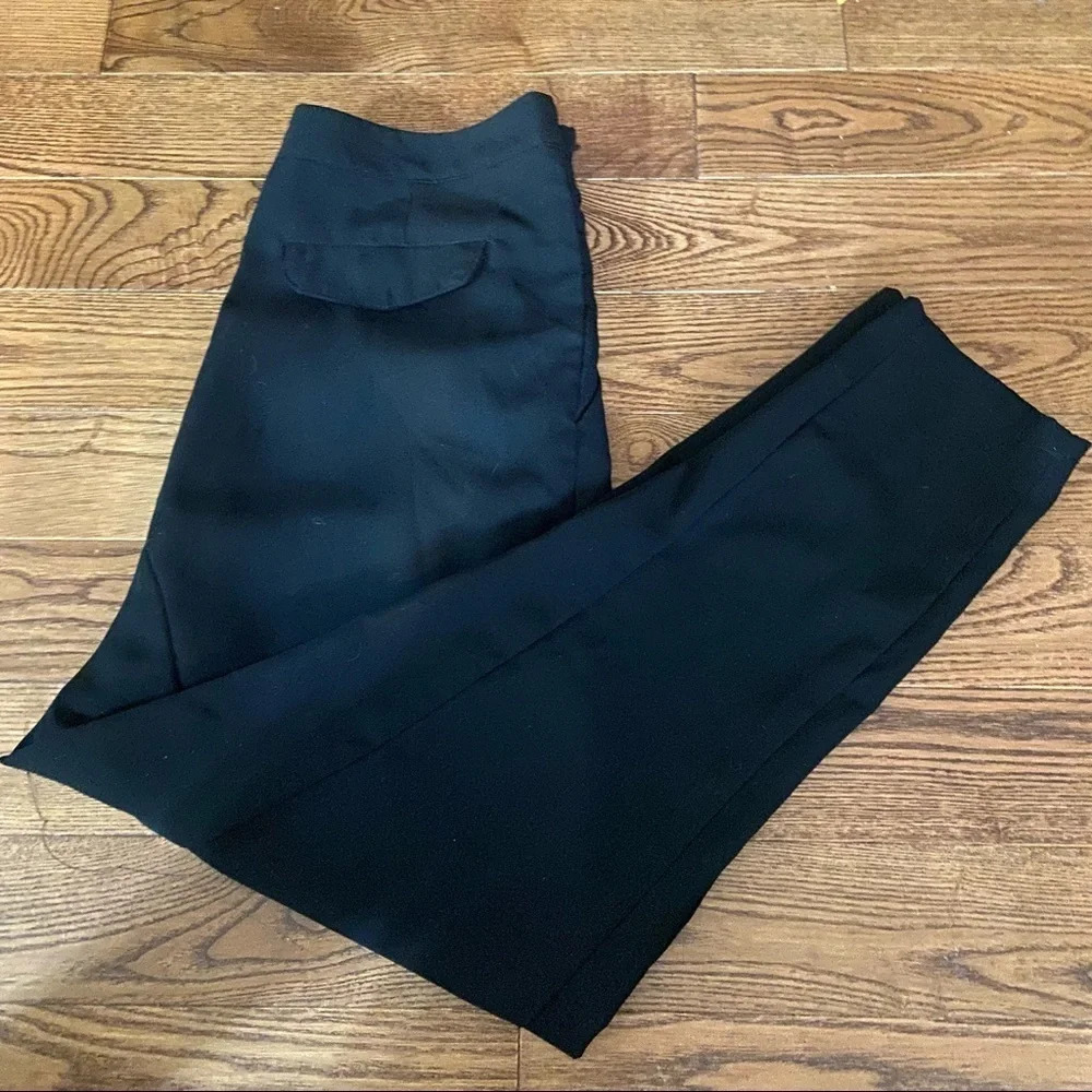 BCBGMAXAZRIA pleated black capris in size small
